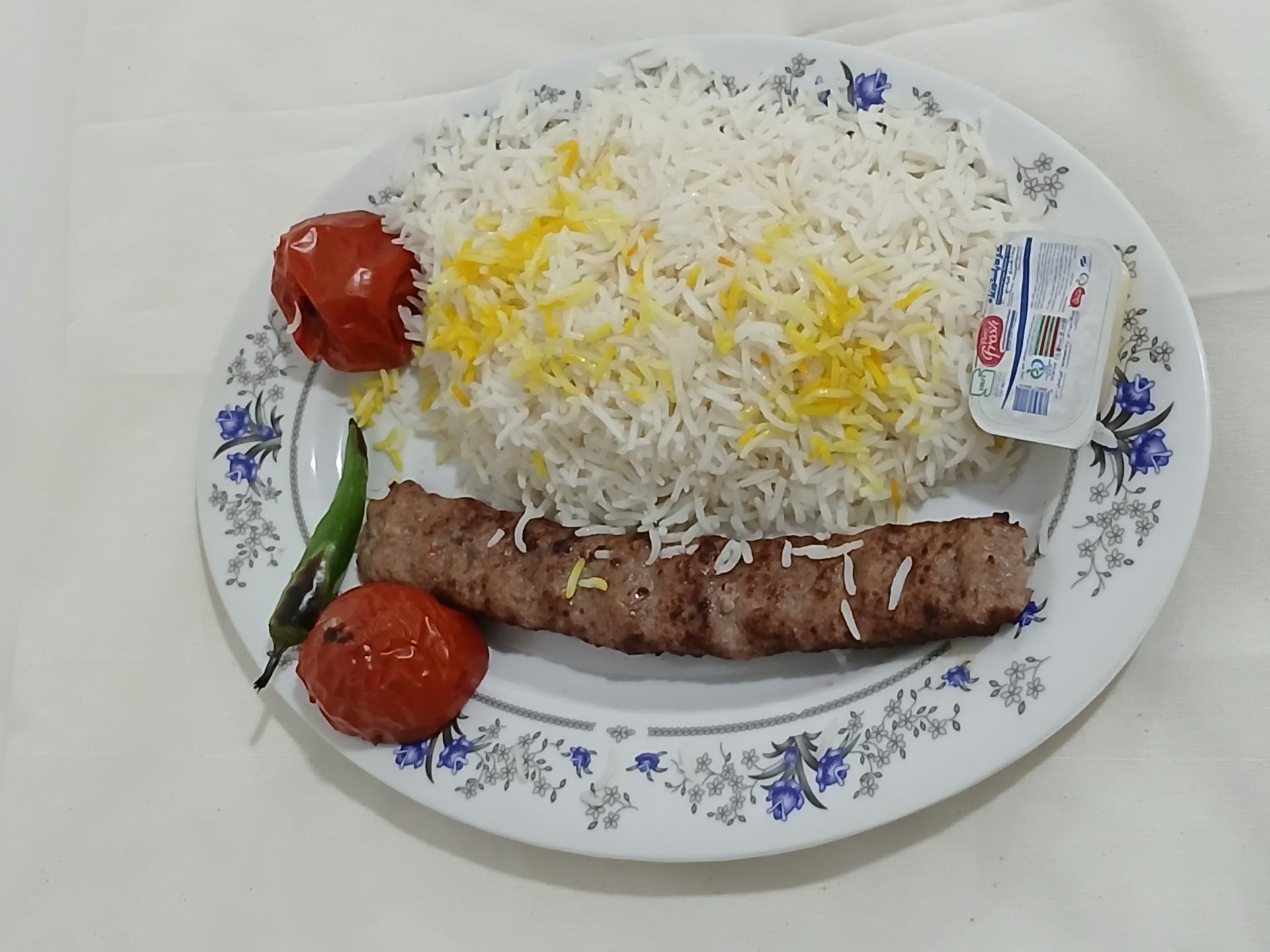 عکس تهیه غذای امیر