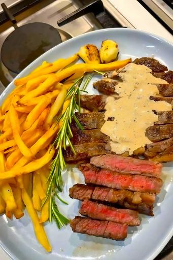 عکس رستوران بزرگ اس استیک