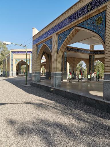 عکس گلزار شهدا زواره