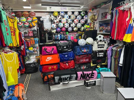 فروشگاه لوازم ورزشی حسین اسپورت