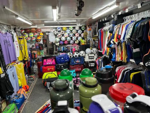 فروشگاه لوازم ورزشی حسین اسپورت