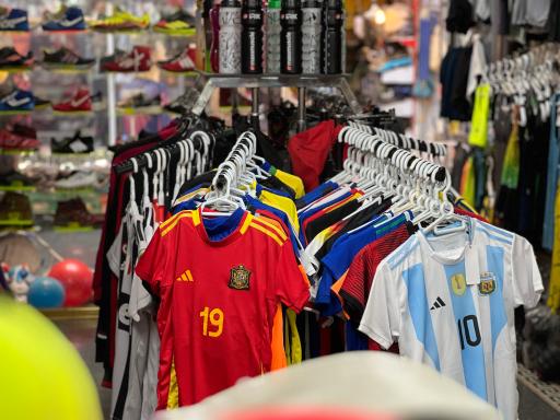 عکس فروشگاه لوازم ورزشی حسین اسپورت