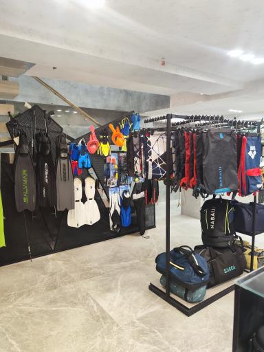 عکس فروشگاه لوازم شنا و غواصی سوییم کلاب
