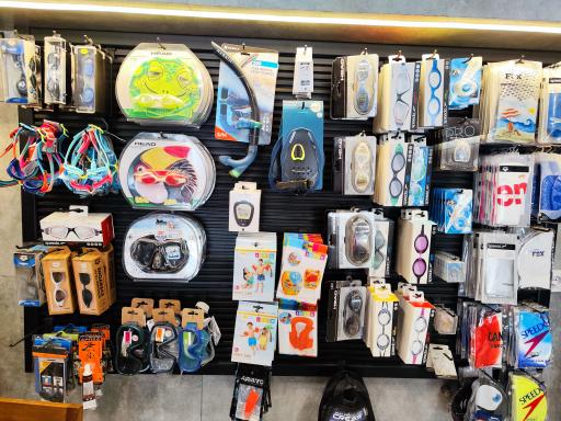 عکس فروشگاه لوازم شنا و غواصی سوییم کلاب