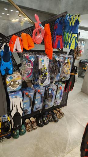 عکس فروشگاه لوازم شنا و غواصی سوییم کلاب