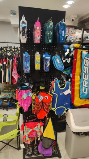 عکس فروشگاه لوازم شنا و غواصی سوییم کلاب