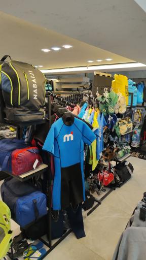 عکس فروشگاه لوازم شنا و غواصی سوییم کلاب