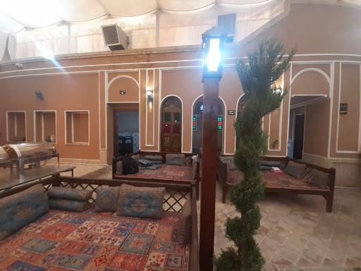 عکس رستوران تاریخی طهمورث