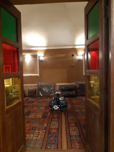 عکس رستوران تاریخی طهمورث