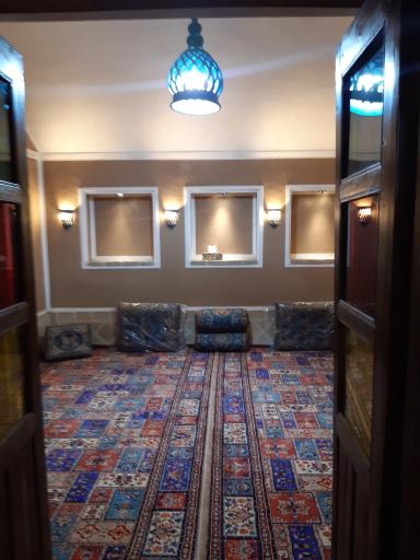 عکس رستوران تاریخی طهمورث