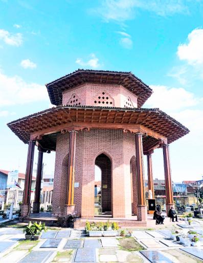 عکس آرامگاه میرزا کوچک خان جنگلی