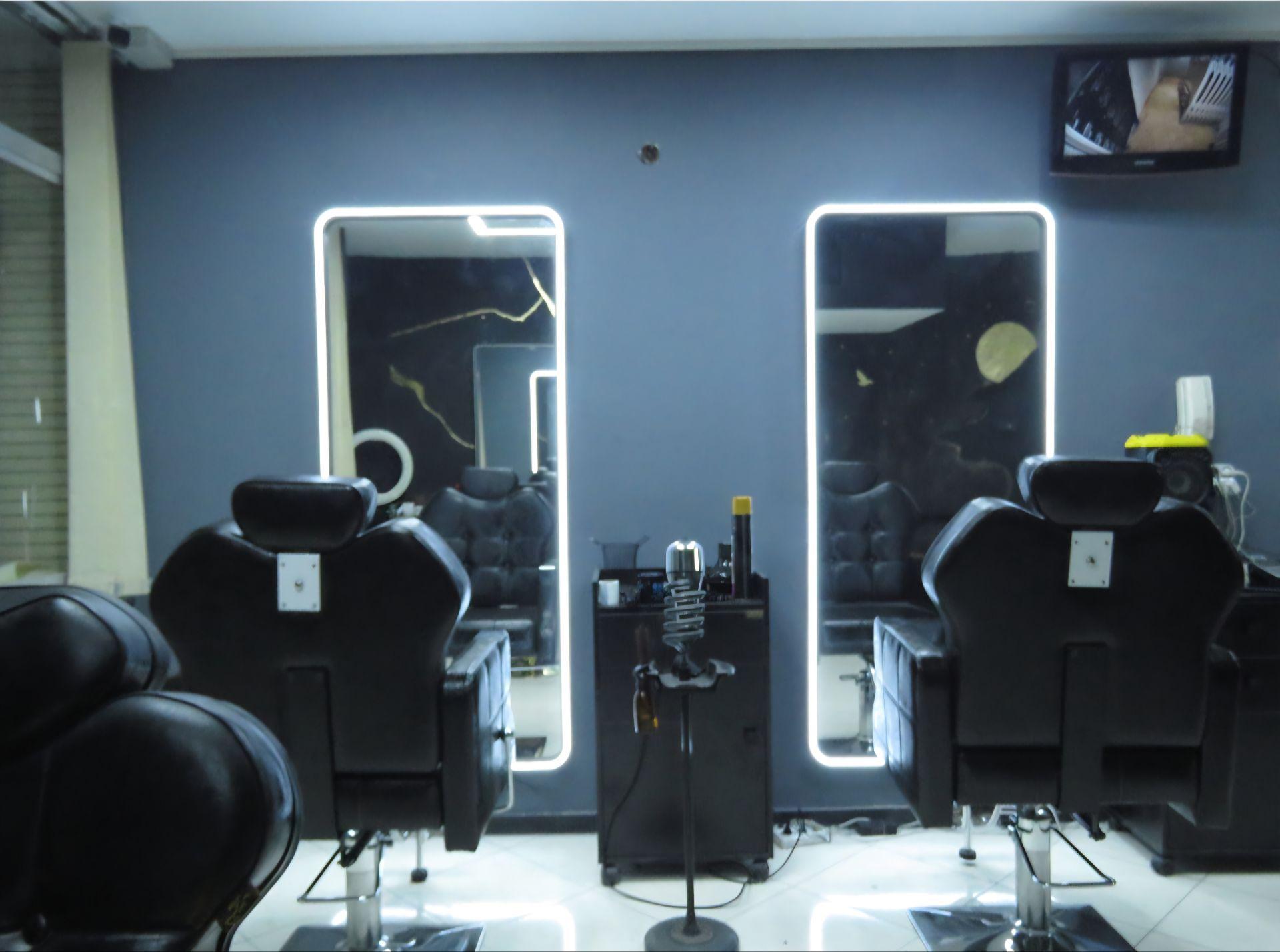 عکس آرایشگاه و آکادمی علی زارعی