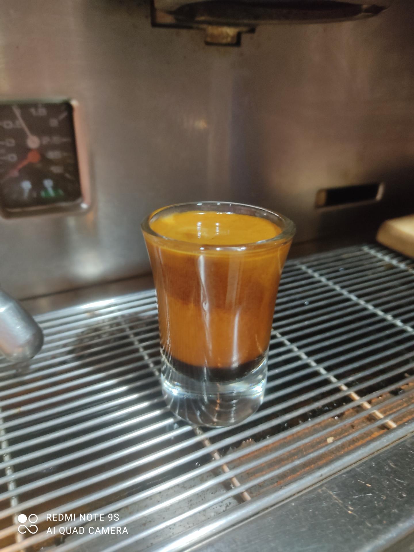 عکس کافه چاریسما 