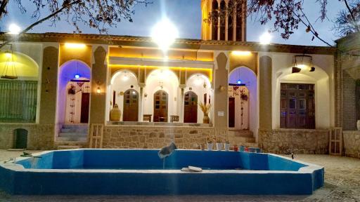 عکس اقامتگاه بوم گردی وسفره خانه سنتی توتیا