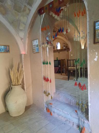 عکس اقامتگاه بوم گردی وسفره خانه سنتی توتیا