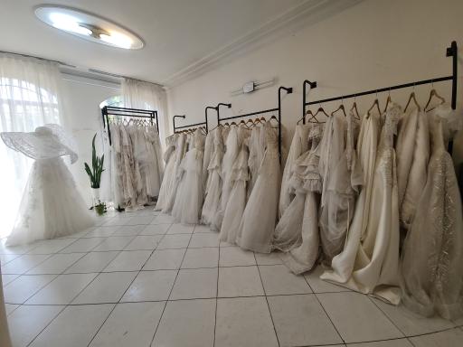 عکس مزون لباس شب و عروس مهناز لشگری