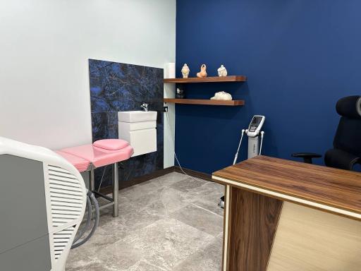 عکس کلینیک پوست و مو بلوط