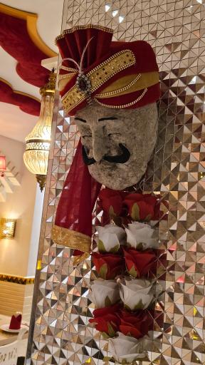 عکس رستوران هندی مهاراجه