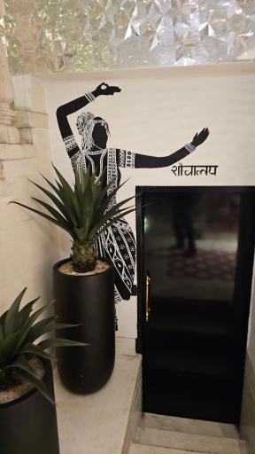 عکس رستوران هندی مهاراجه