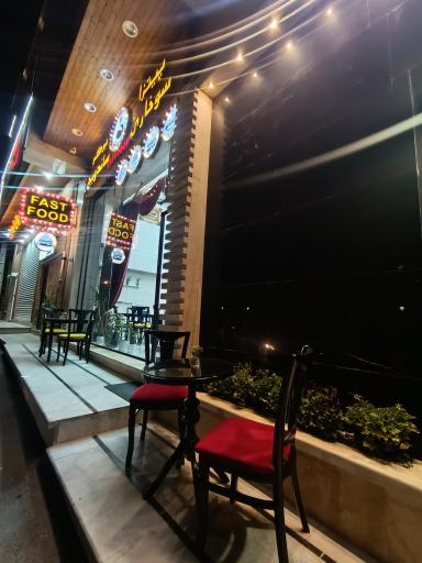 عکس فست فود بمب مزه منصوری