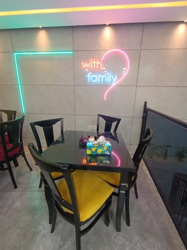 عکس فست فود بمب مزه منصوری