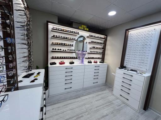 عکس اپتومتری و گالری عینک مهر