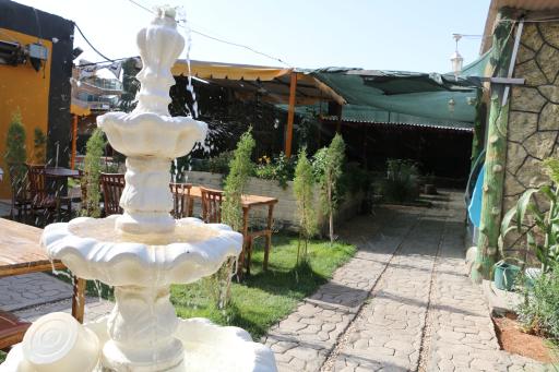 عکس کافی شاپ شبدیز 