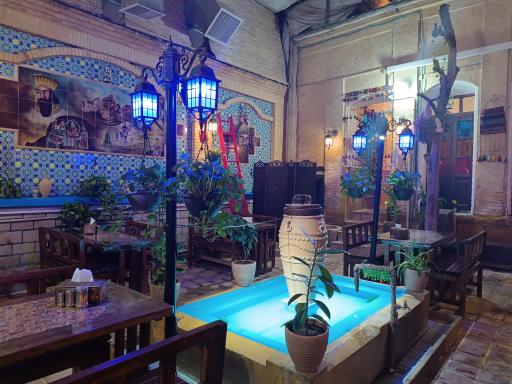 رستوران سنتی هفت پیچ