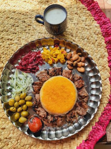 عکس رستوران و آشپزخانه لوکس طلایی