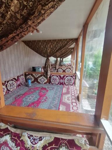 عکس رستوران و آشپزخانه لوکس طلایی