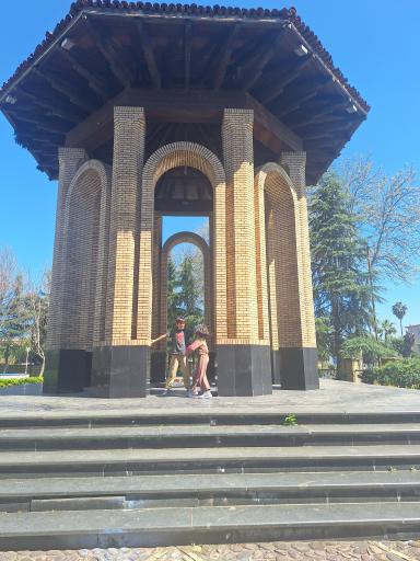 عکس آرامگاه دکتر محمد معین