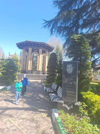 عکس آرامگاه دکتر محمد معین