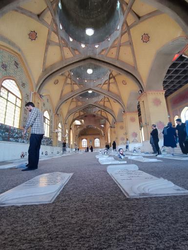 عکس مسجد هفتاد و دو تن