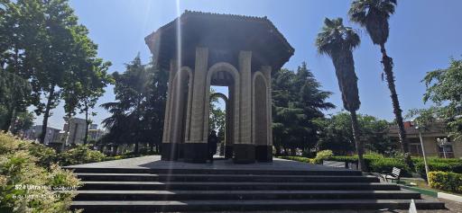 عکس آرامگاه دکتر محمد معین