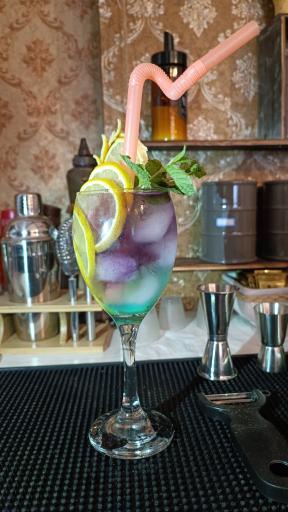 عکس کافه دوپامین