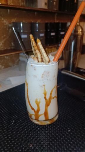 عکس کافه دوپامین