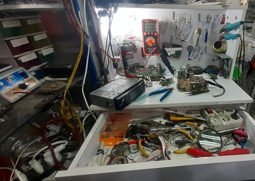 عکس تعمیرات الکترونیک سعید