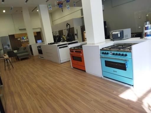 عکس فروشگاه لوازم خانگی اسنوا