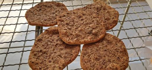 عکس کلوچه پزی امید