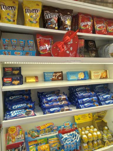 عکس مریخ مارکت(شکلات و پاستیل و تنقلات خارجی)