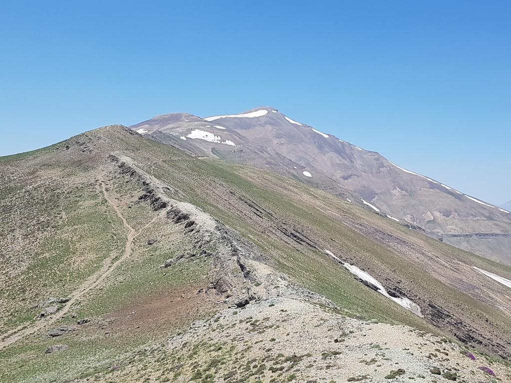 عکس قله لزون شرقی