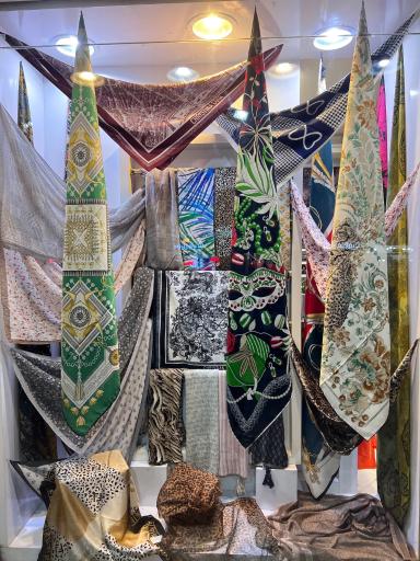 عکس فروشگاه شال آبی