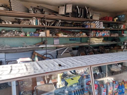 عکس نمایشگاه وفروشگاه لوازم بدنه سوپر بنز اسکویی