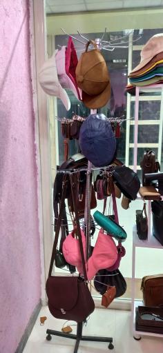 عکس فروشگاه محصولات چرم مادر 