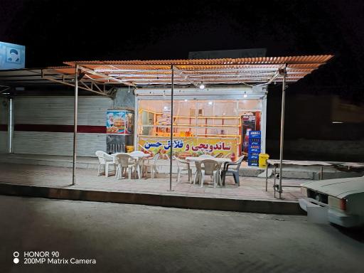 عکس ساندویچی و فلافل حسن