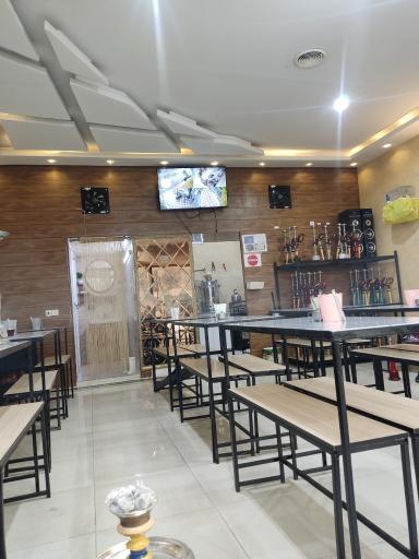 عکس سرای سنتی آذرخش