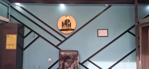 عکس مشاورین املاک آویژه