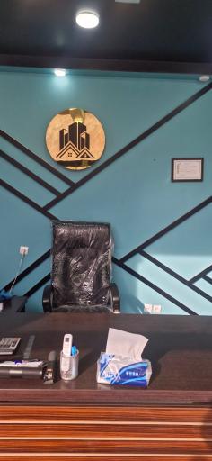 عکس مشاورین املاک آویژه