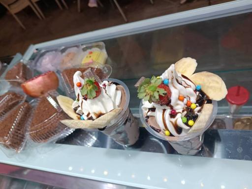 آبمیوه بستنی عصر یخبندان 