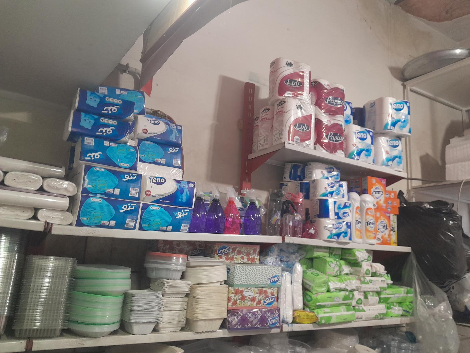 عکس فروشگاه ظروف یک بار مصرف